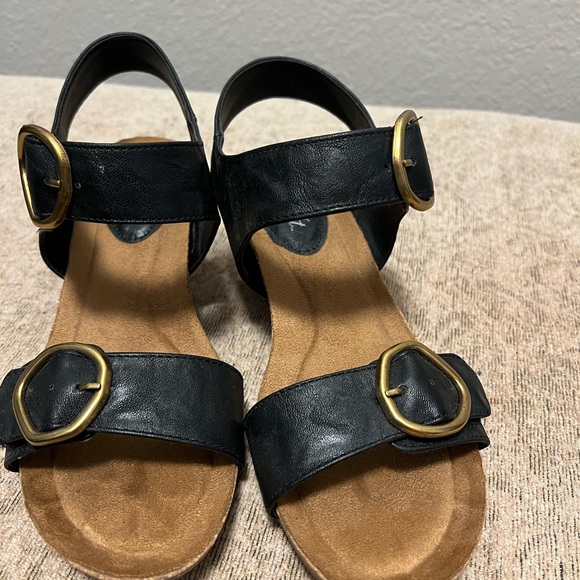 Sofft Shoes - Black Eurosoft strappy sandal